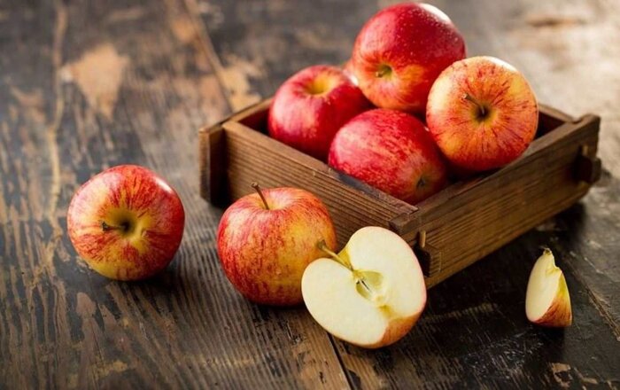 خوردن یک سیب پیش از خواب، عادتی ساده اما مؤثر