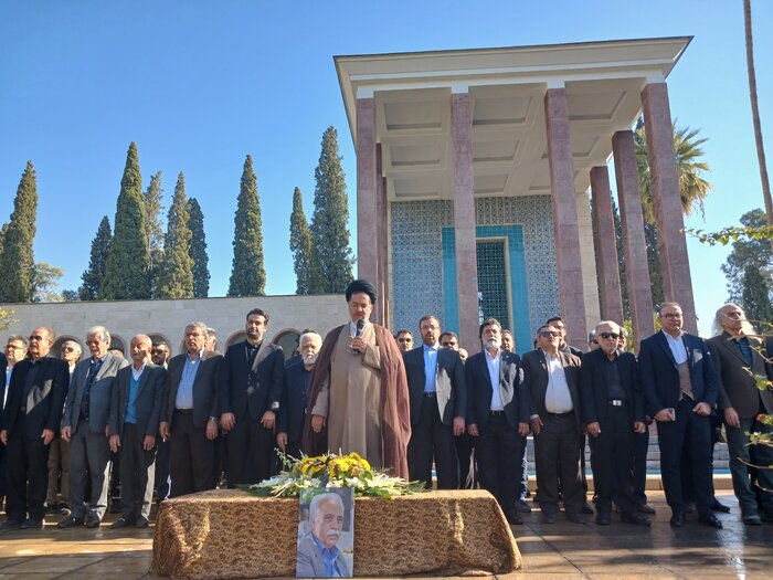 استاد فقیری، الگویی فرهیخته برای نسلهای آینده؛ بزرگان، سرمایههای زنده جامعه هستند