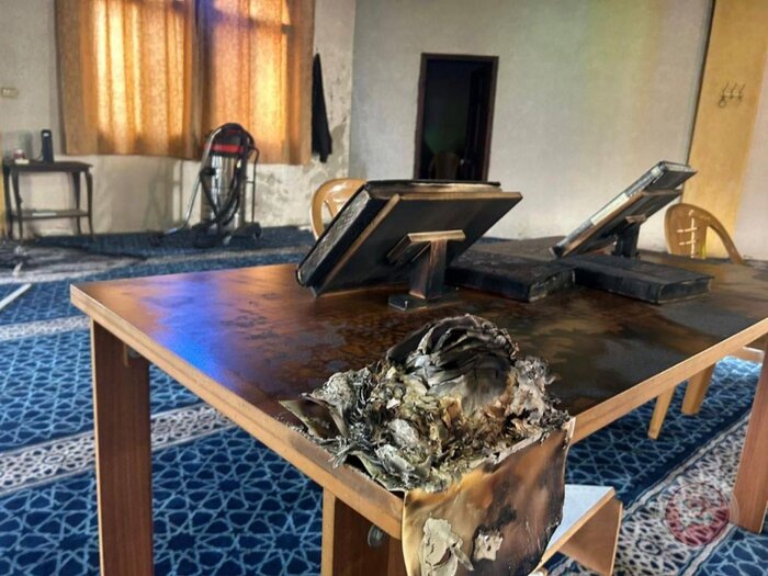 شهرکنشینان صهیونیست مسجدی را در کرانه باختری آتش زدند+ عکس