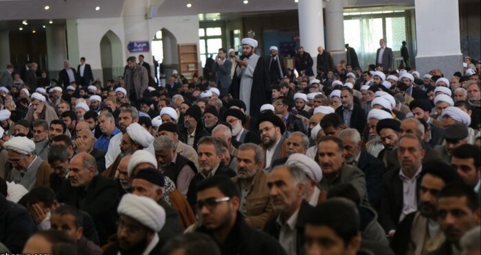 مردم قم با دعا و نیایش بارش رحمت الهی را طلب کردند