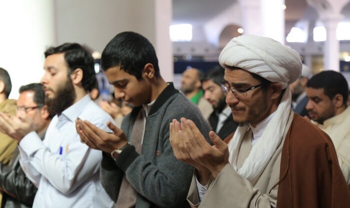 مردم قم با دعا و نیایش بارش رحمت الهی را طلب کردند