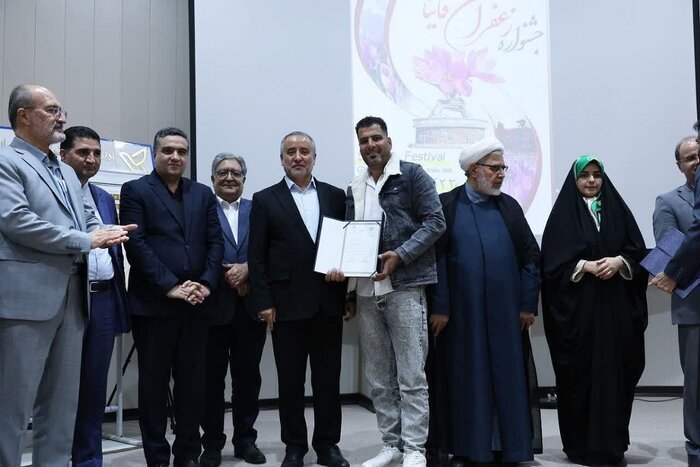 سند و تمبر نشان جغرافیایی ثبت جهانی زعفران قاین رونمایی شد