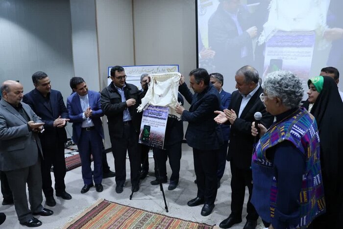 سند و تمبر نشان جغرافیایی ثبت جهانی زعفران قاین رونمایی شد