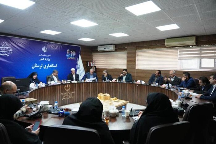 رایزنی تلفنی استاندار در جلسه؛ انتقال مشکلات مدارس کانکسی لرستان به پایتخت