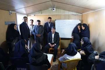 ترسیم نقشه روشن "کرمان برفراز" بر تخته کلاس مدرسه کانکسی فدک