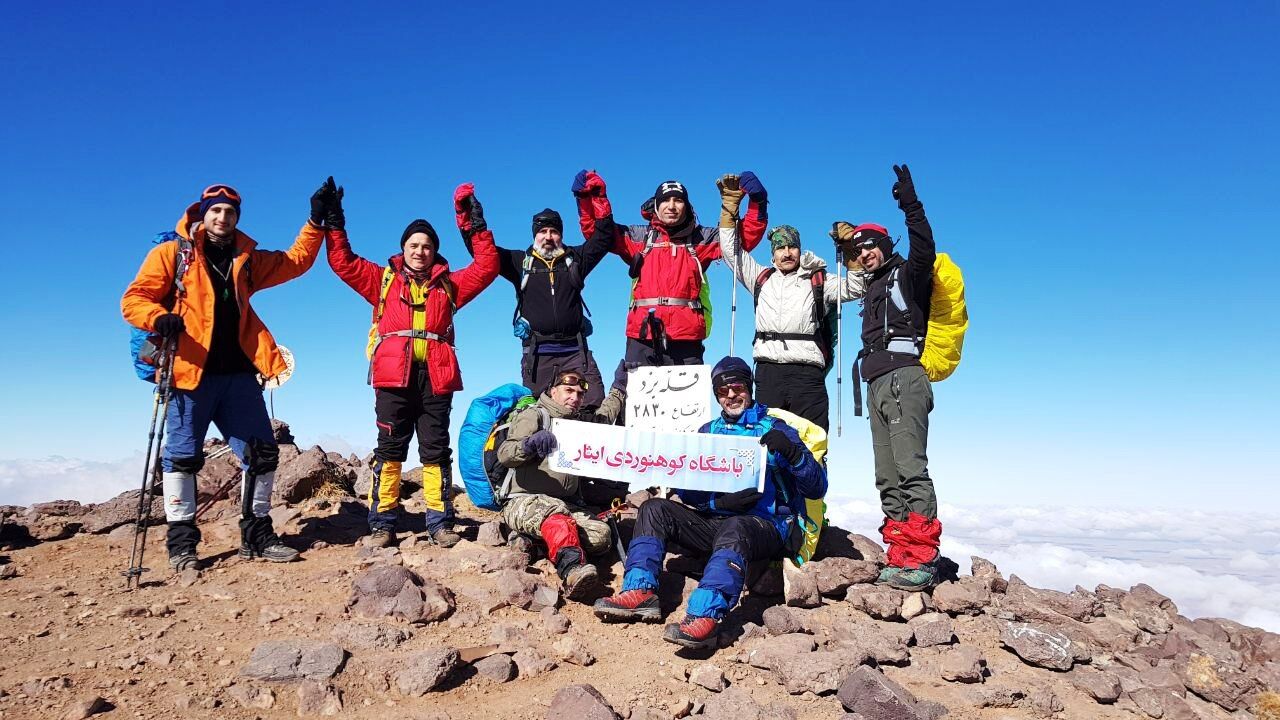 ارتفاعات «بزد» تربت‌جام هر هفته میزبان ۴۰۰ کوهنورد است