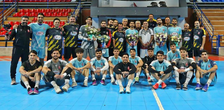 تسویه حساب خانگی گیتی پسند با فولاد زرند در افتتاحیه نیم‌فصل دوم