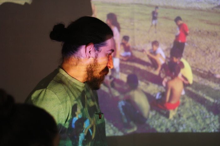 «در چشمان هلالی»؛ روایتی چندرسانه‌ای از زندگی در اهواز