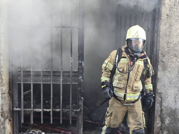 آتشسوزی کارگاه رنگرزی در جنوب تهران مهار شد