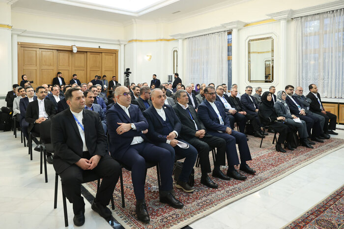 عارف پای حرف دل تجار ایرانی در روسیه نشست