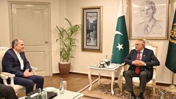 Iran, Pakistan stress developing bilateral ties