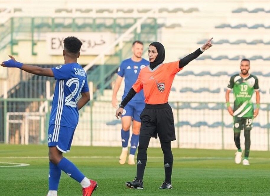 قضاوت داور محجبه اماراتی در دیدار مصر و کیپ‌ورد + فیلم