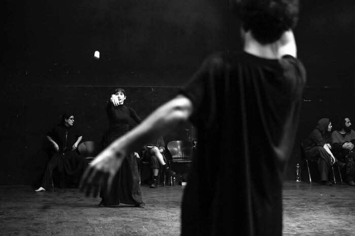 اجرای «ماهی بلژیکی» آروند دشت‌آرای و میزبانی سنگلج از «اولین گمنامه»