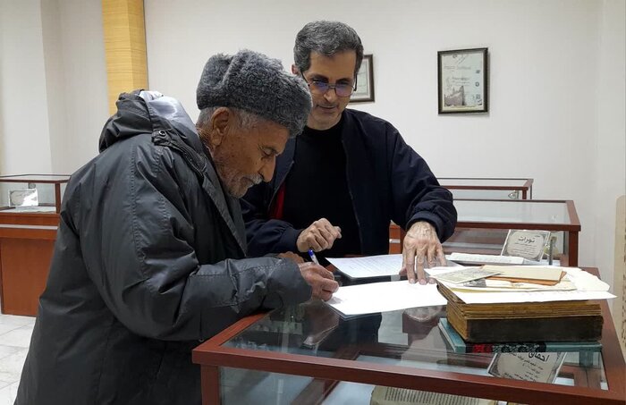 اهدا کتب چاپ سنگی نفیس توسط خیر ۹۲ ساله ارومیه‌ای به کتابخانه مرکزی