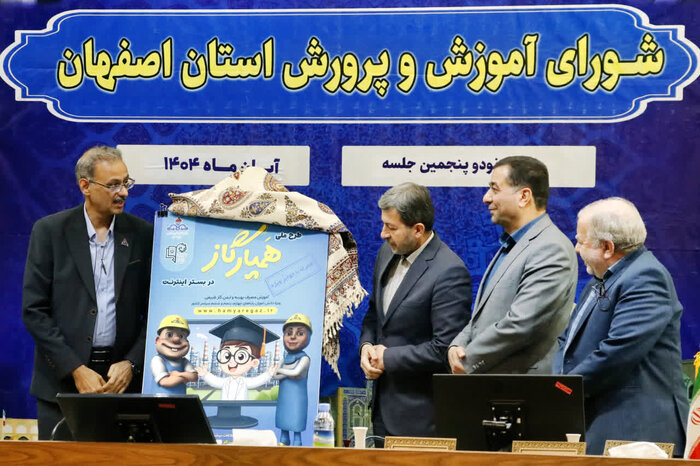 استاندار: مدرسهسازی در اصفهان با محور توانمندسازی دانشآموزان ارتقا مییابد