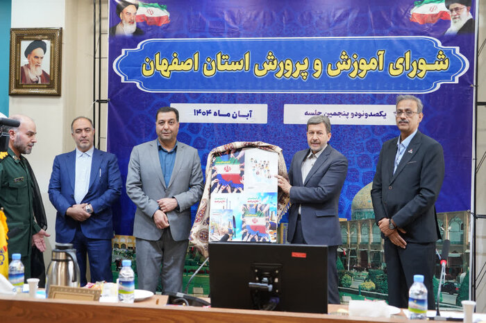 استاندار: مدرسه‌سازی در اصفهان با محور توانمندسازی دانش‌آموزان ارتقا می‌یابد