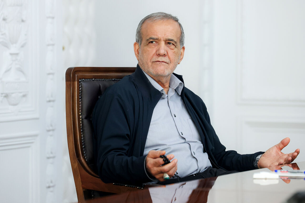 Президент поздравил иранских школьников с победой на чемпионате RoboCup