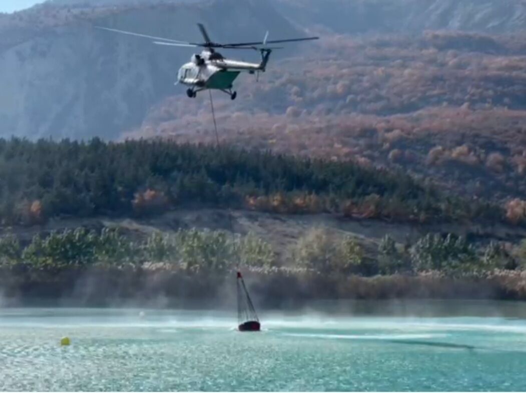 فیلم | عملیات مهار هوایی آتش‌سوزی جنگل‌های چالوس