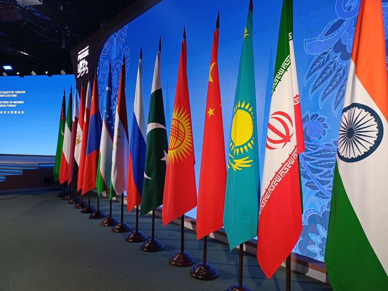 قشقاوی: شانگهای فرصتی برای ناکام گذاشتن طرح محاصره اقتصادی آمریکا است