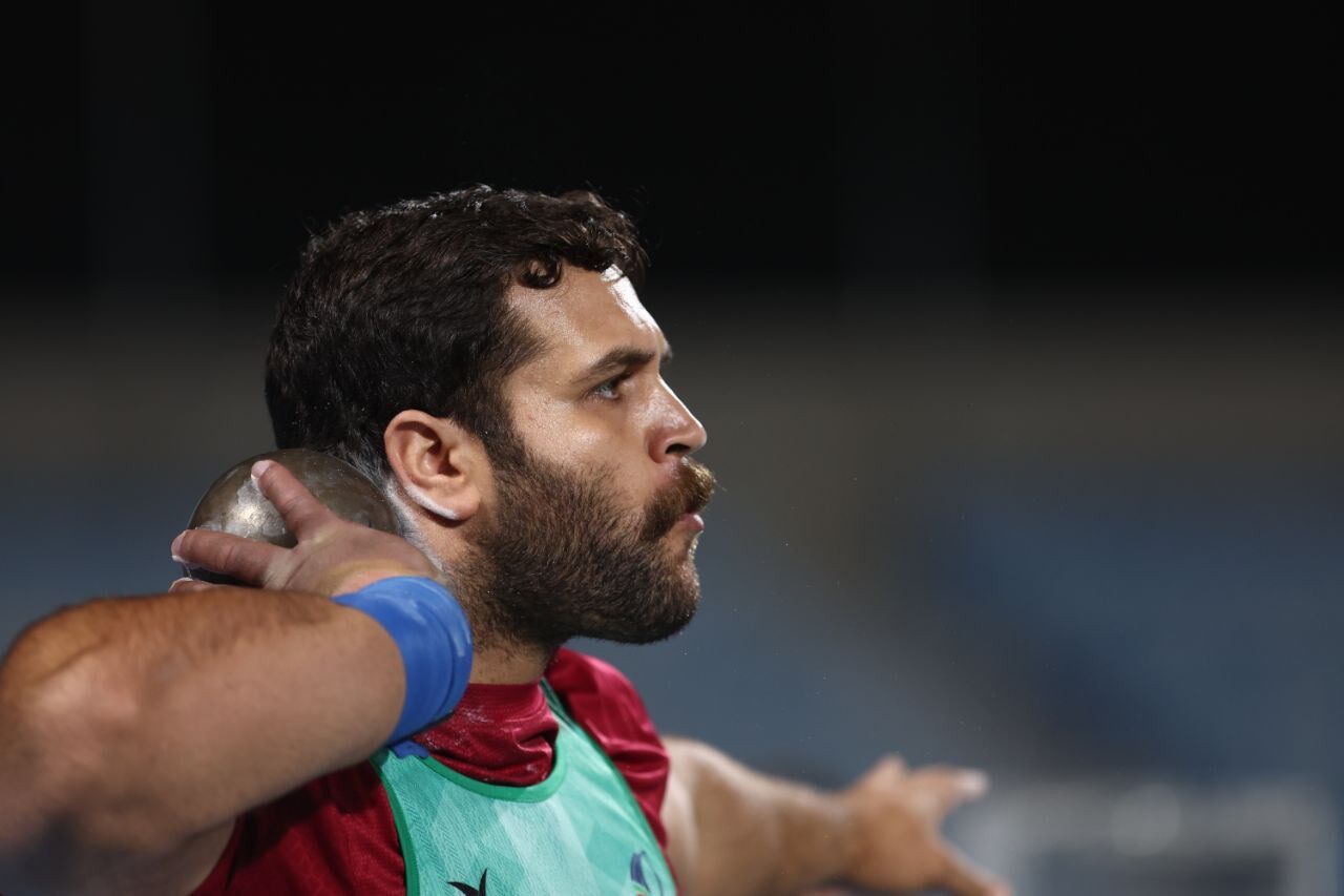 طیبی به مدال نقره پرتاب وزنه رسید؛ فاصله ۴ سانتی‌متری با طلا