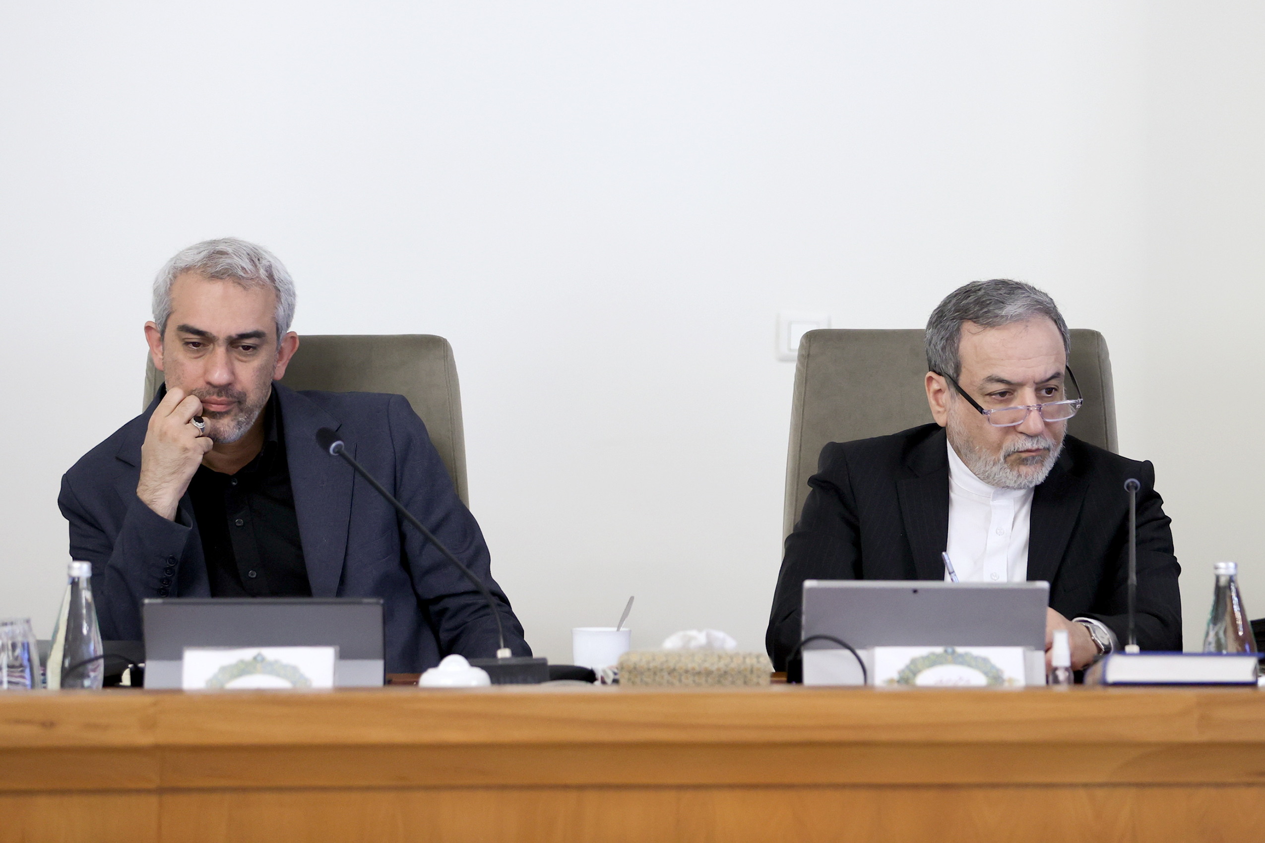 رئیسجمهور: نباید پست و مقام مبنای دریافت حقوق باشد/ً ضرورت سامان دادن به ناترازی منابع