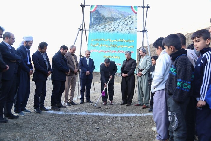 کلنگزنی زمین چمن مصنوعی روستای گلین سنندج