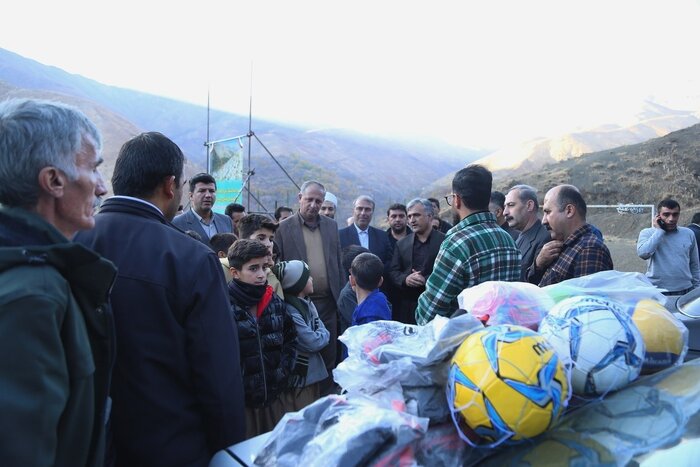 کلنگزنی زمین چمن مصنوعی روستای گلین سنندج
