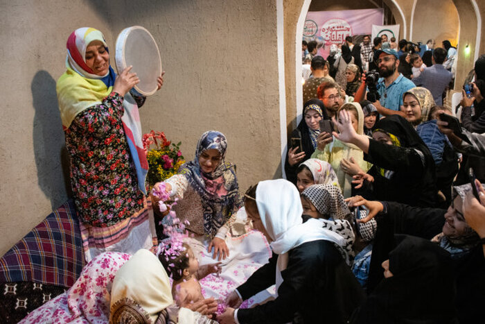 ماء الورد متجذر في أعماق التاريخ والثقافة والتراث الإيراني