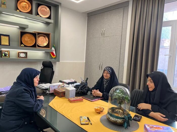 همسران و فرزندان شهدا، الگوهای زنده‌ای از ایثار و تعهد هستند