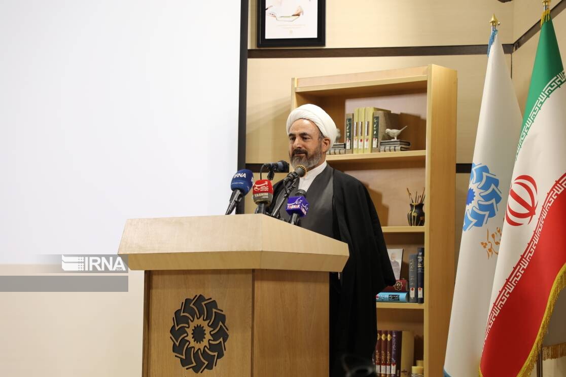 امام جمعه ایلام: کتابخانه سنگر پایدار فرهنگ در برابر تهاجم نرم دشمن است