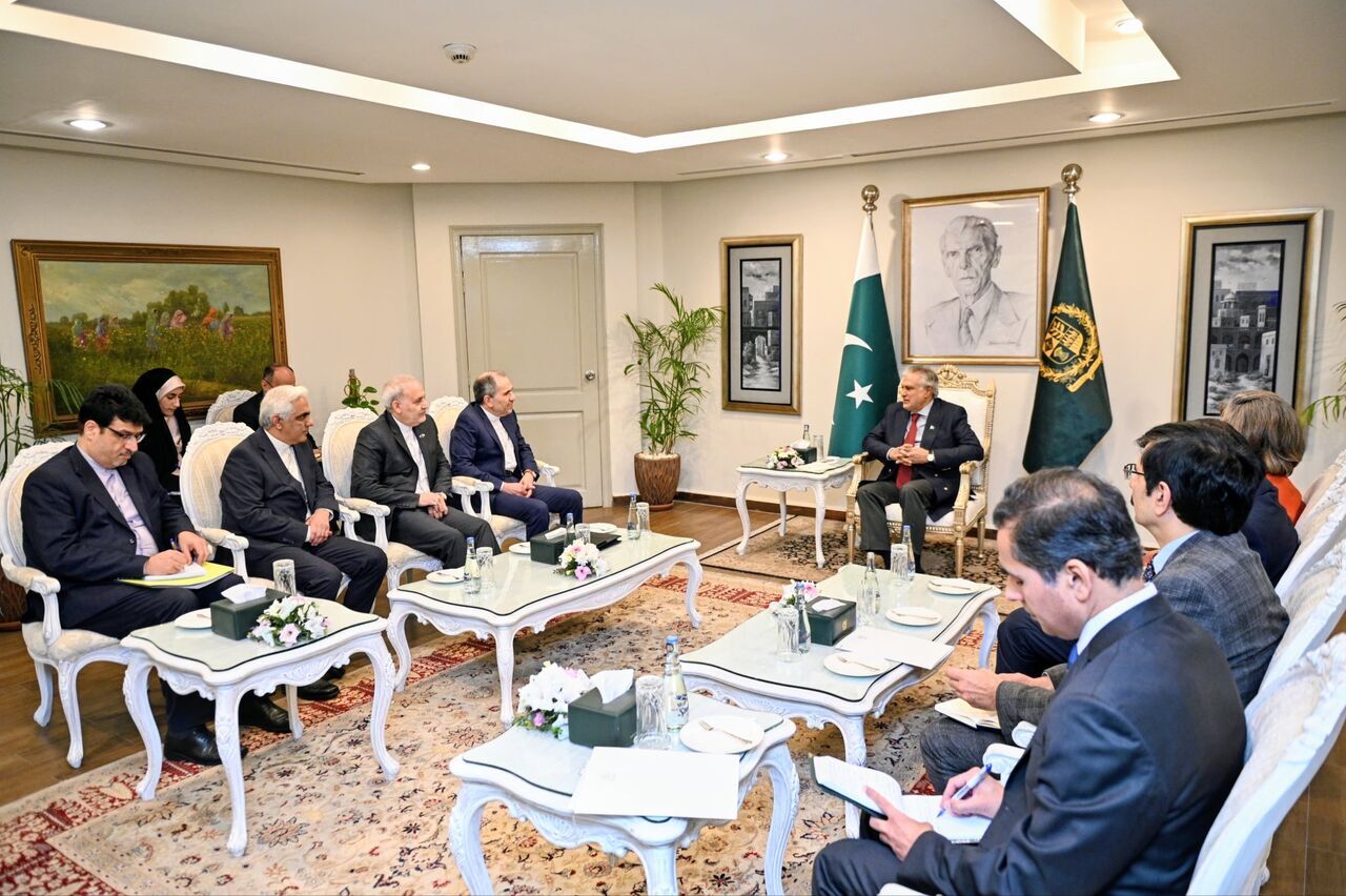 Укрепление связей с соседями — неизменный курс внешней политики Ирана