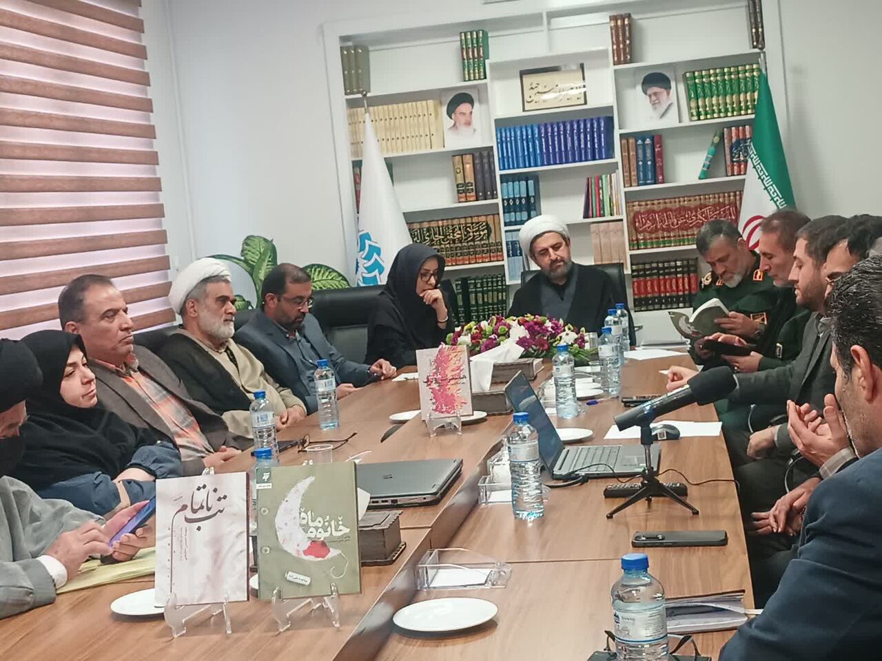 مراسم رونمایی تقریظ مقام معظم رهبری بر سه کتاب در قزوین