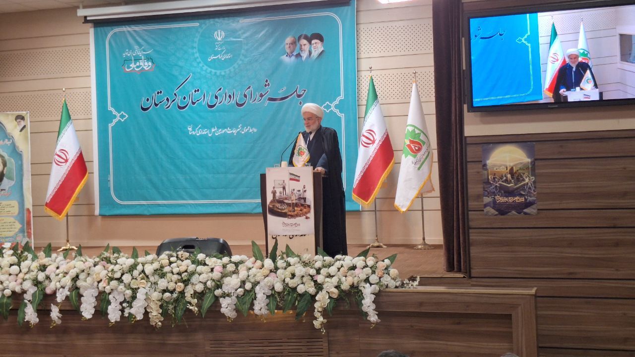 نماینده ولی فقیه در کردستان: بسیج به ارتقای بینش سیاسی مردم کمک کنند