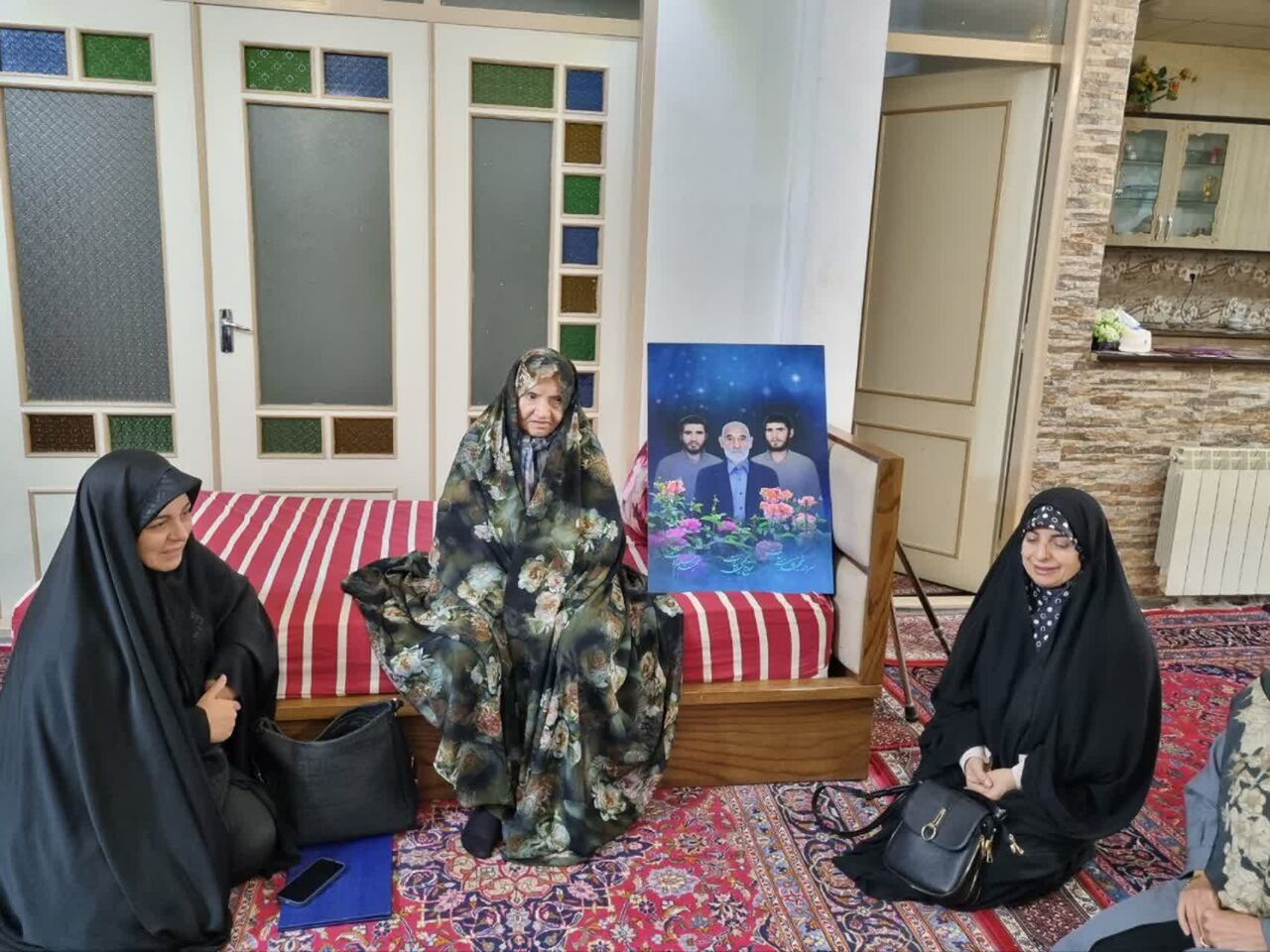 همسران و فرزندان شهدا، الگوهای زنده‌ای از ایثار و تعهد هستند