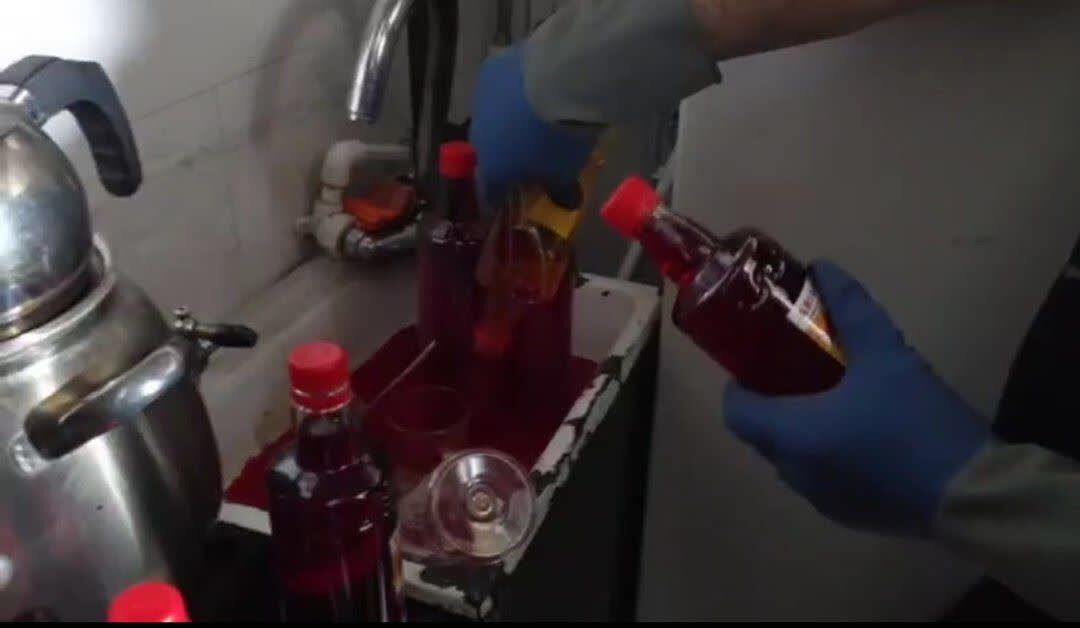 فروش رنگ صنعتی به‌جای زعفران در پردیس+ فیلم