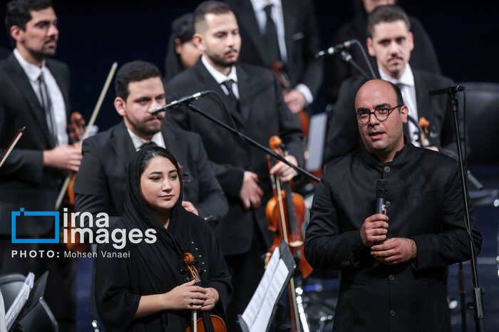 گلاب آدینه «شب شاهنامه» را روایت کرد/ همراهی موسیقی با «خنده گُردآفرید» + فیلم