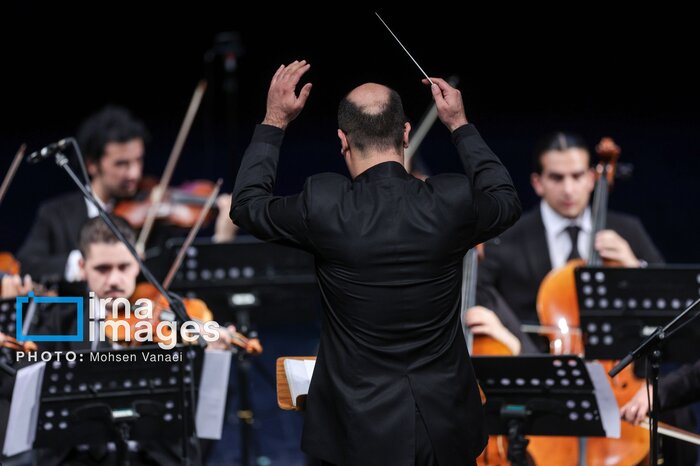 گلاب آدینه «شب شاهنامه» را روایت کرد/ همراهی موسیقی با «خنده گُردآفرید» + فیلم