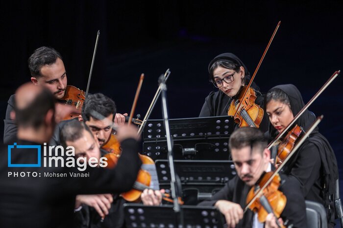 گلاب آدینه «شب شاهنامه» را روایت کرد/ همراهی موسیقی با «خنده گُردآفرید» + فیلم