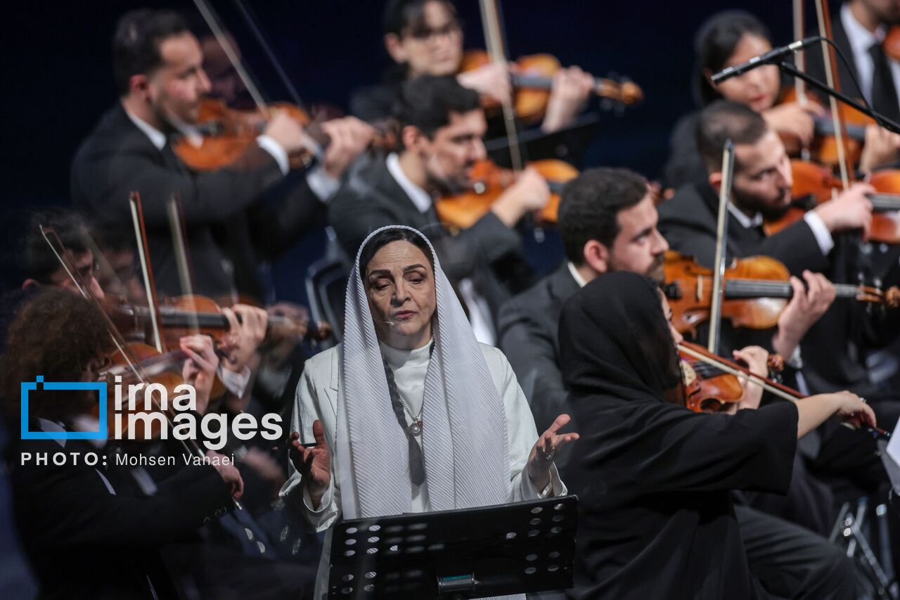 گلاب آدینه «شب شاهنامه» را روایت کرد/ همراهی موسیقی با «خنده گُردآفرید» + فیلم