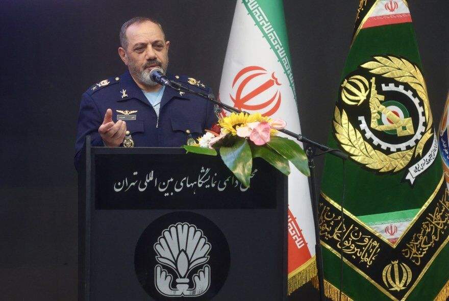 وزیر دفاع: محدودیتی برای پیشرفت زنان ما وجود ندارد