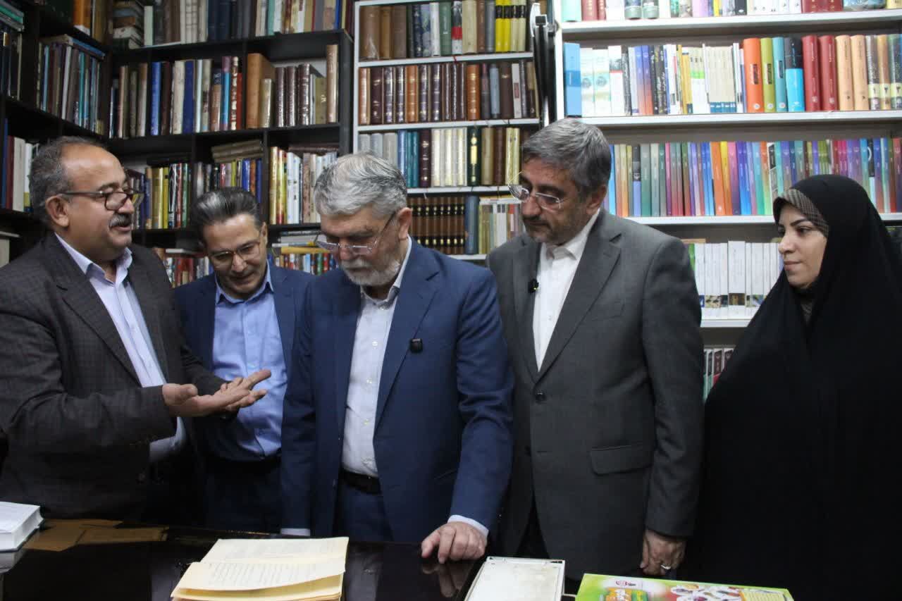 کتاب‌گردی وزیر ارشاد در «خایدالو»