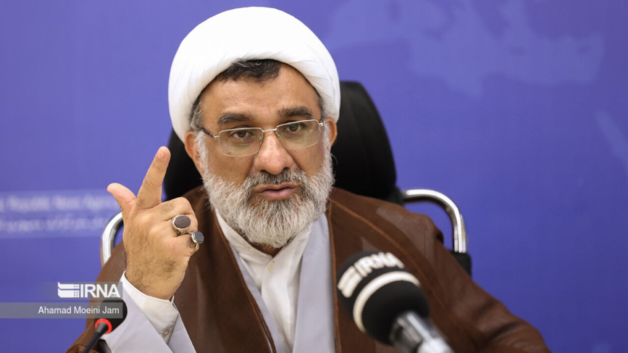 پروفسور گلشنی در پیوند فلسفه، علم و دین نقشی بی‌بدیل ایفا کرد