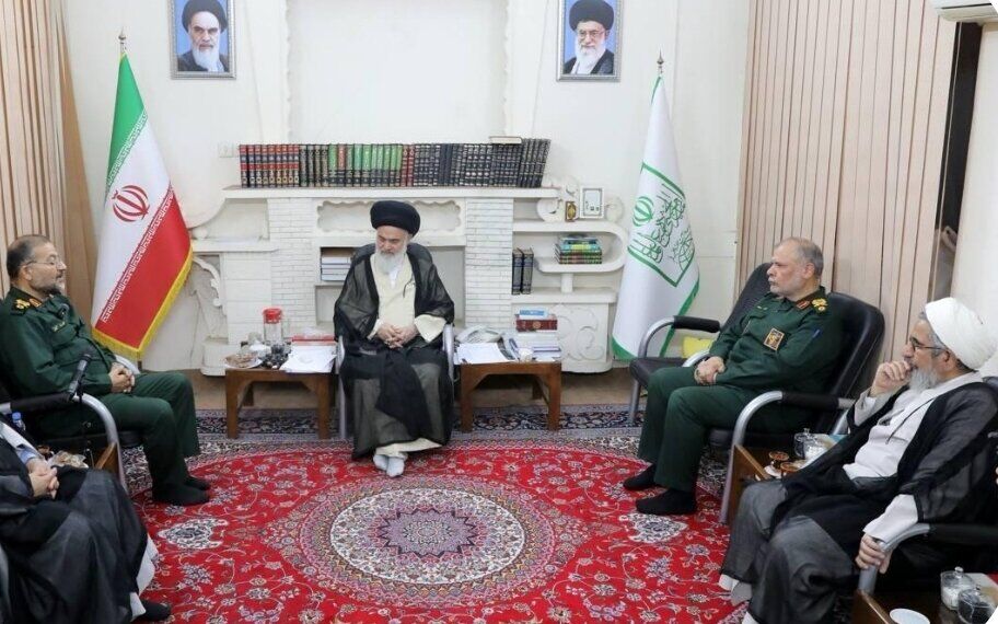 بسیج میراث ماندگار امام راحل و نماد همراهی مردم با نظام است