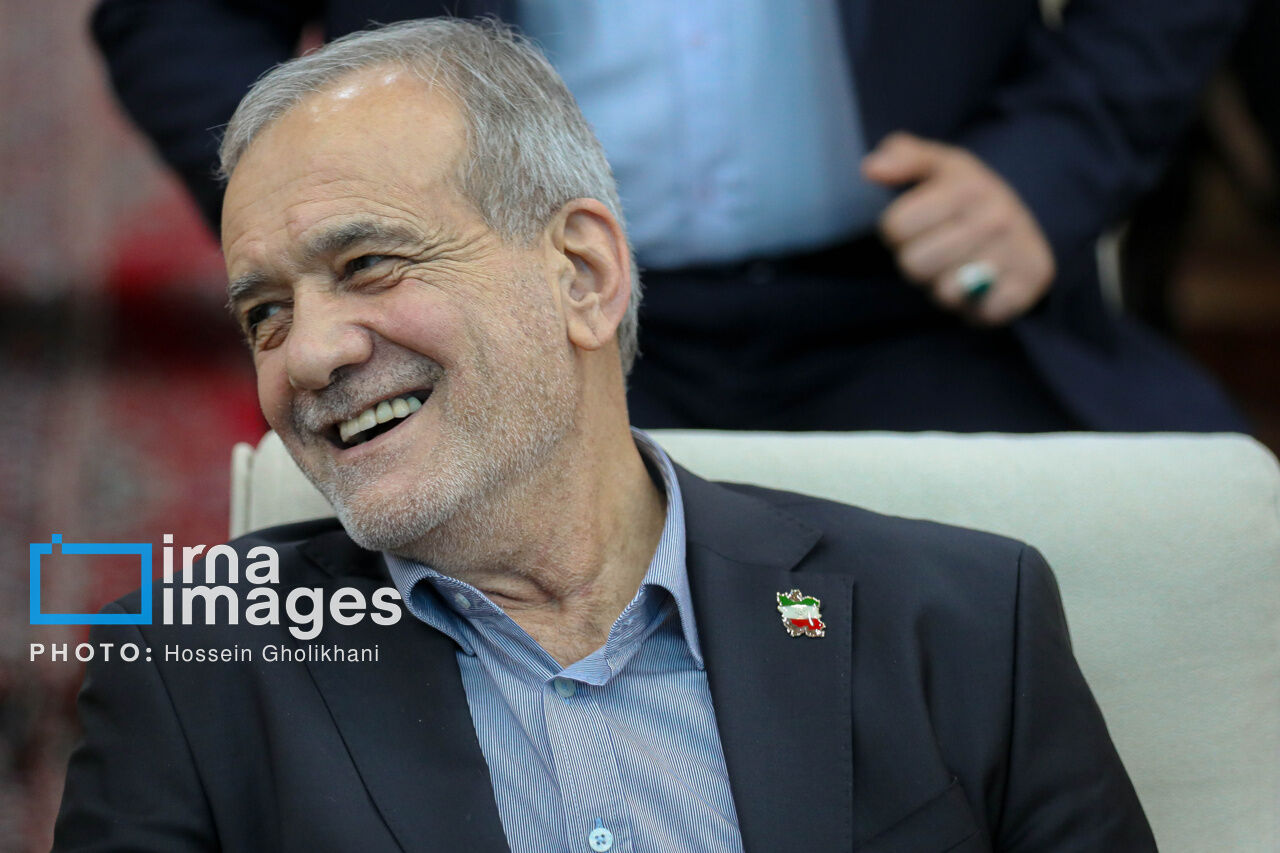 یک روز با رئیس دولت وفاق در زادگاه شهید رجایی