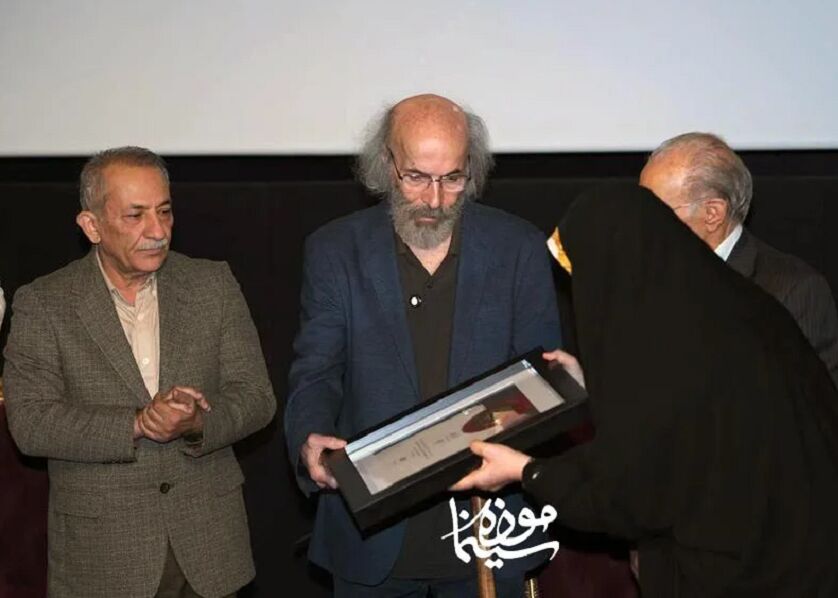 اهدای نشان سپاس موزه سینما به کیانوش عیاری/ «شبح کژدم» حدیث نفس فیلمسازان است