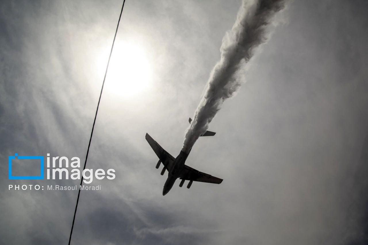 آغاز عملیات هوایی گسترده برای مهار آتش الیت/ هواپیماهای آتش‌نشان به پرواز درآمدند