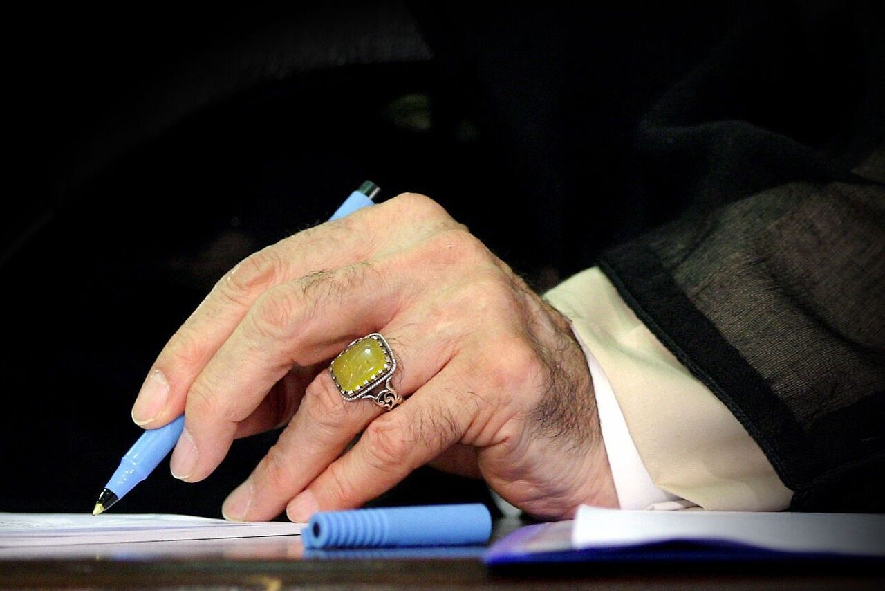 پیام رهبر معظم انقلاب به فرشته حسنزاده + عکس