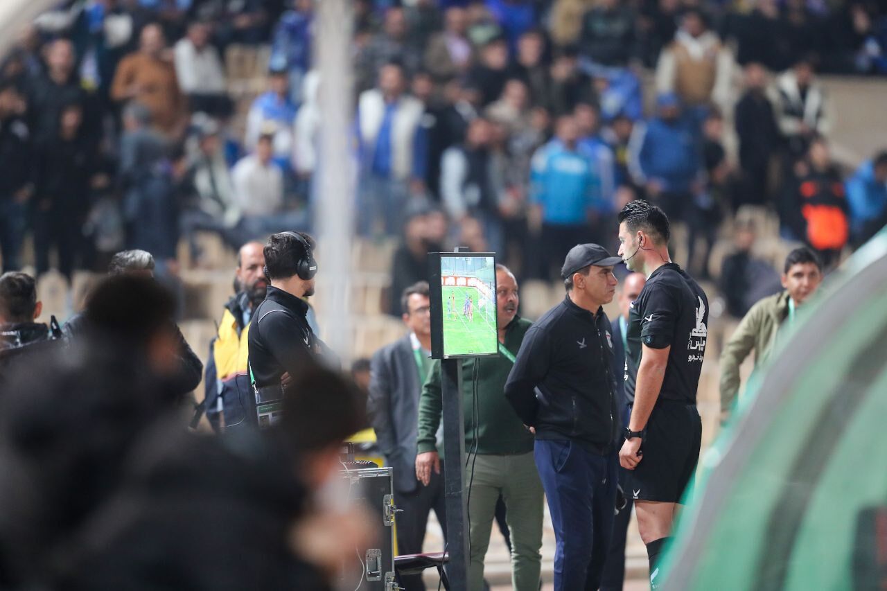 دزفولی: داور نباید بازیکنِ پادیاب را اخراج می‌کرد