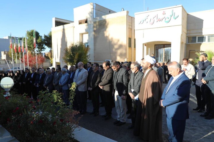 استاندار ایلام: رضایت مردم معیار سنجش عملکرد مدیران است