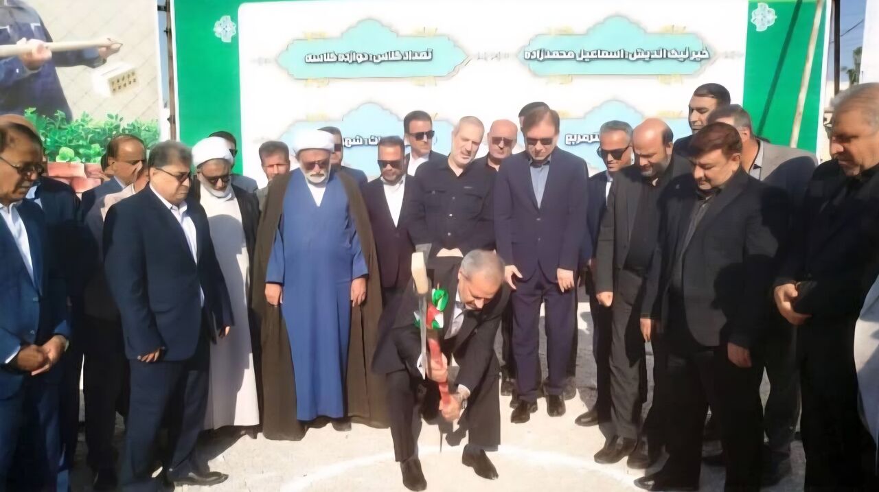 ساخت مدرسه ۱۲ کلاسه خیرساز بنک بوشهر با کلنگ زنی وزیر آموزش و پرورش آغاز شد ساخت مدرسه ۱۲ کلاسه خیرساز بنک بوشهر با کلنگ زنی وزیر آموزش و پرورش آغاز شد
